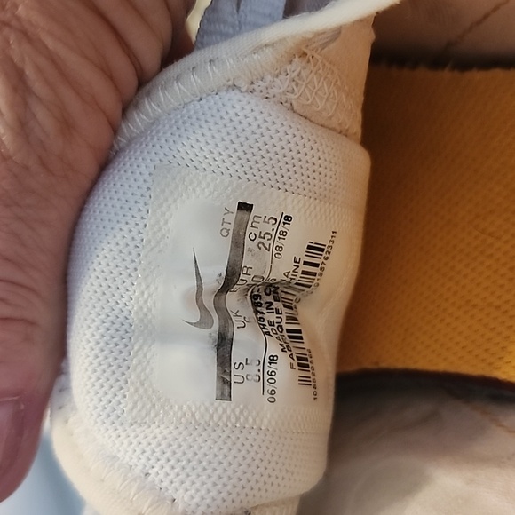 Nike Air Max 270 shoes - Picture 5 of 6